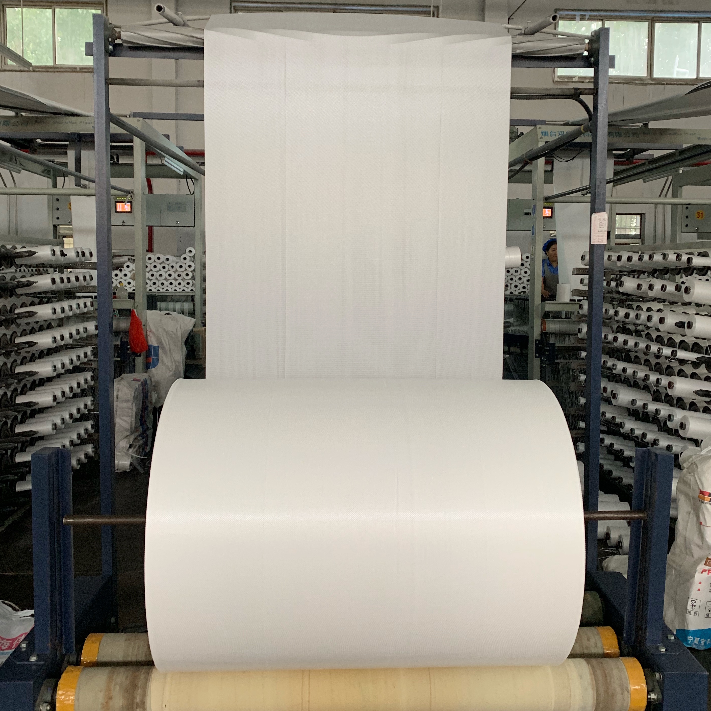 Wholesale Plastic Laminated White PP Fabric Woven Polypropylene Bag Roll fabric